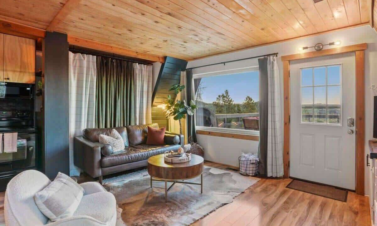 Photo of Livingroom in Evergreen