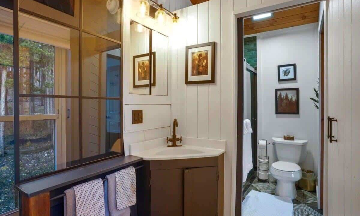 Photo of Bathroom in Evergreen