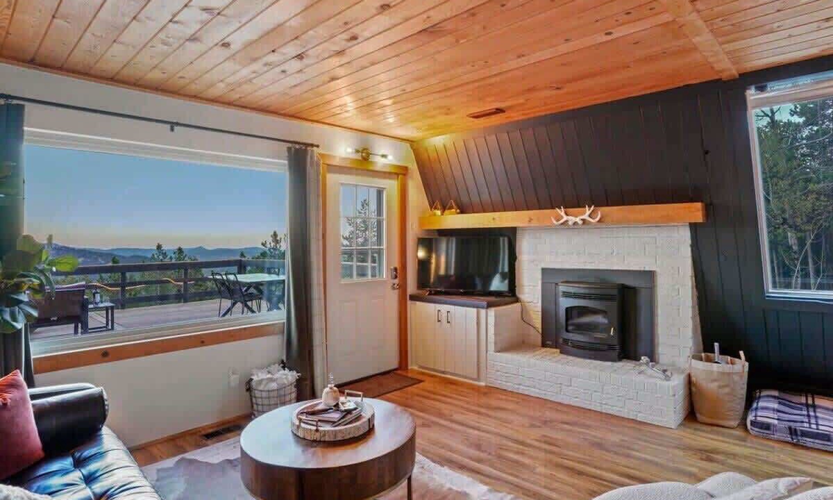 Photo of Livingroom in Evergreen