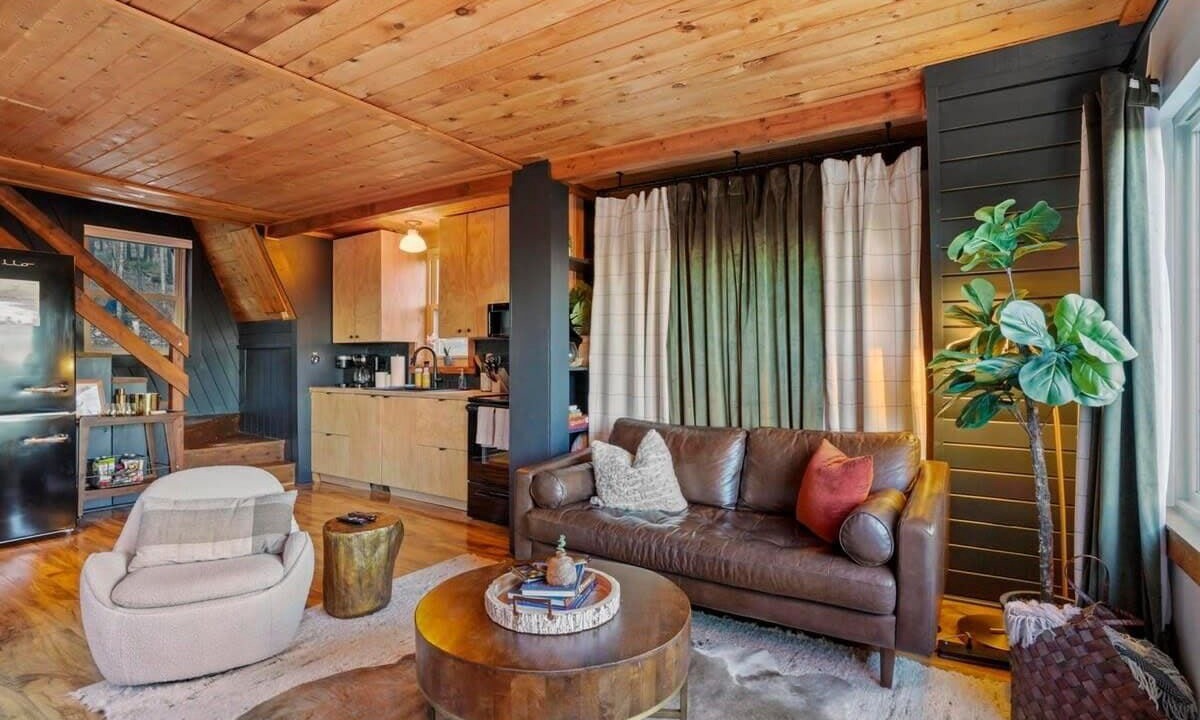 Photo of Livingroom in Evergreen