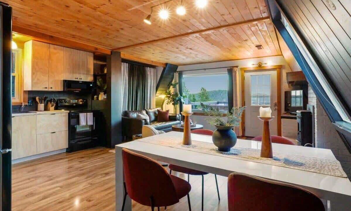 Photo of Livingroom in Evergreen