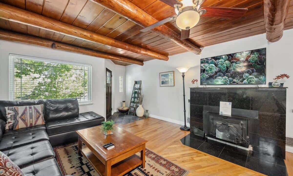 Photo of Livingroom in Berkley