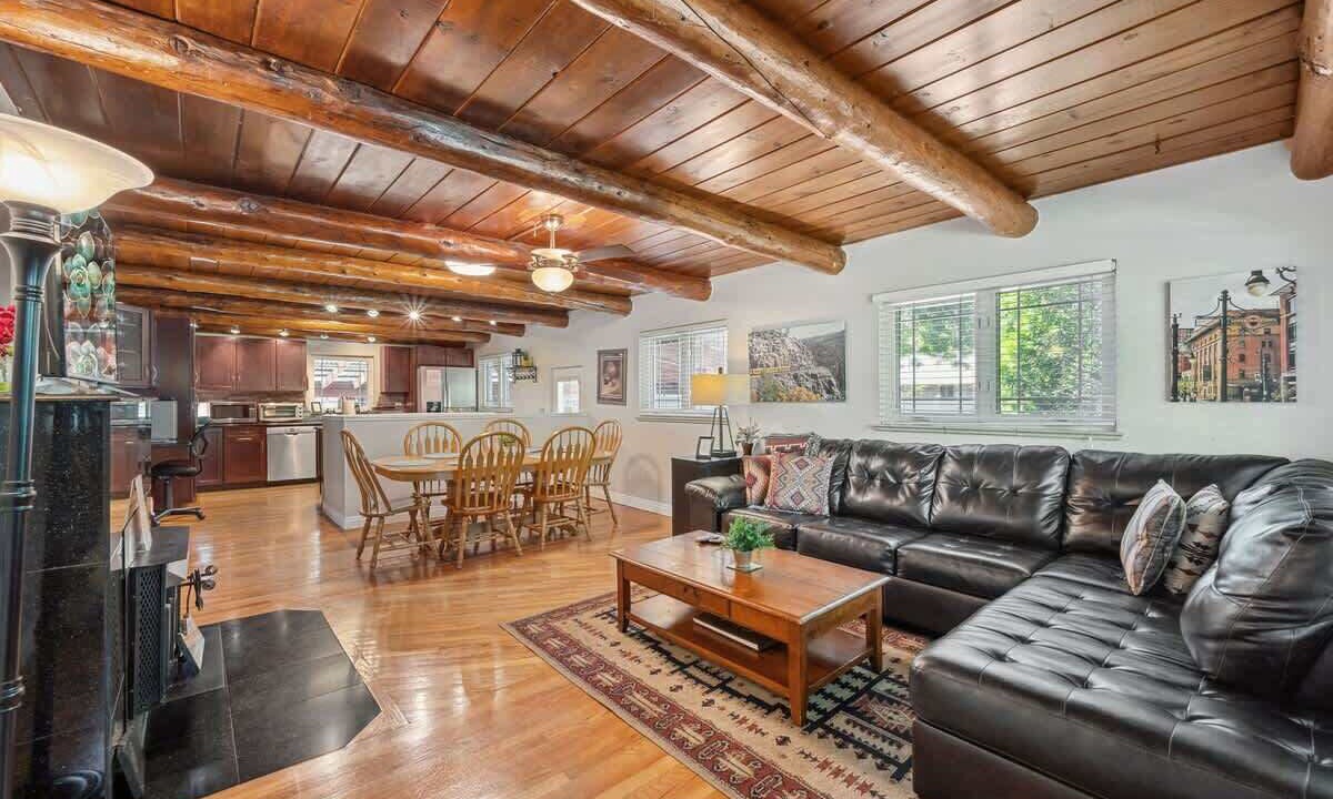 Photo of Livingroom in Berkley