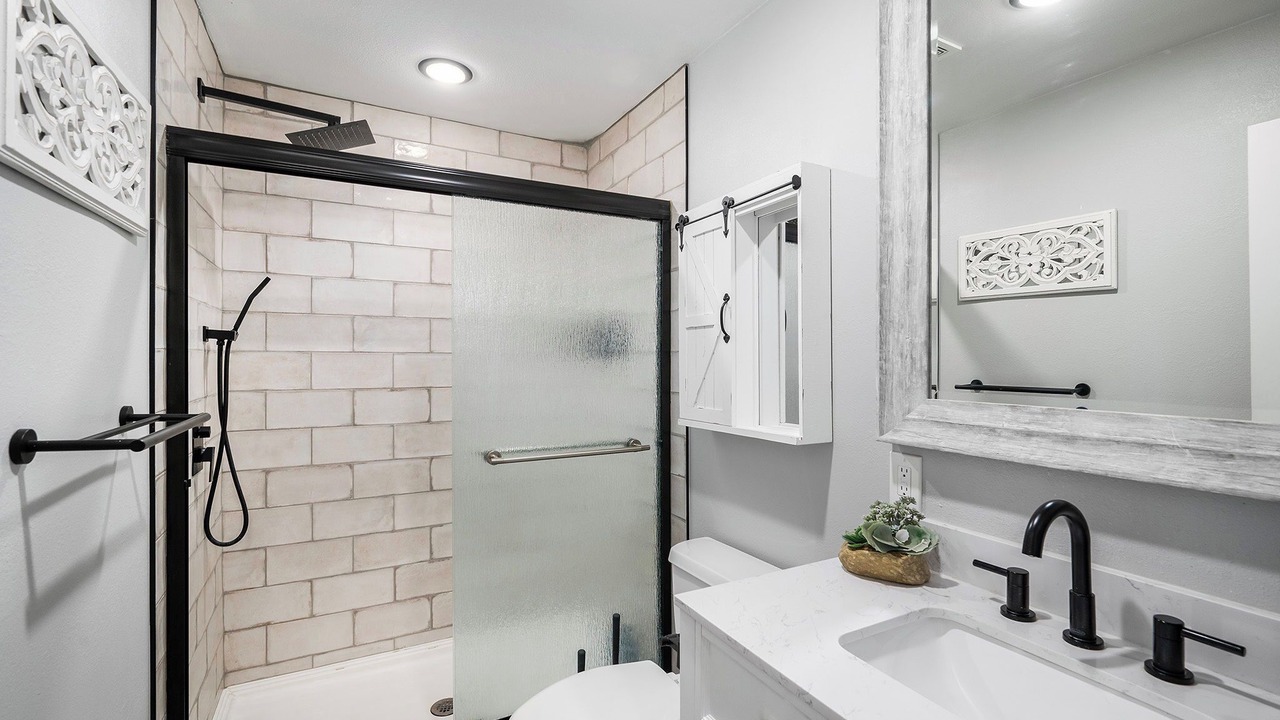 Photo of Bathroom in Edgewater