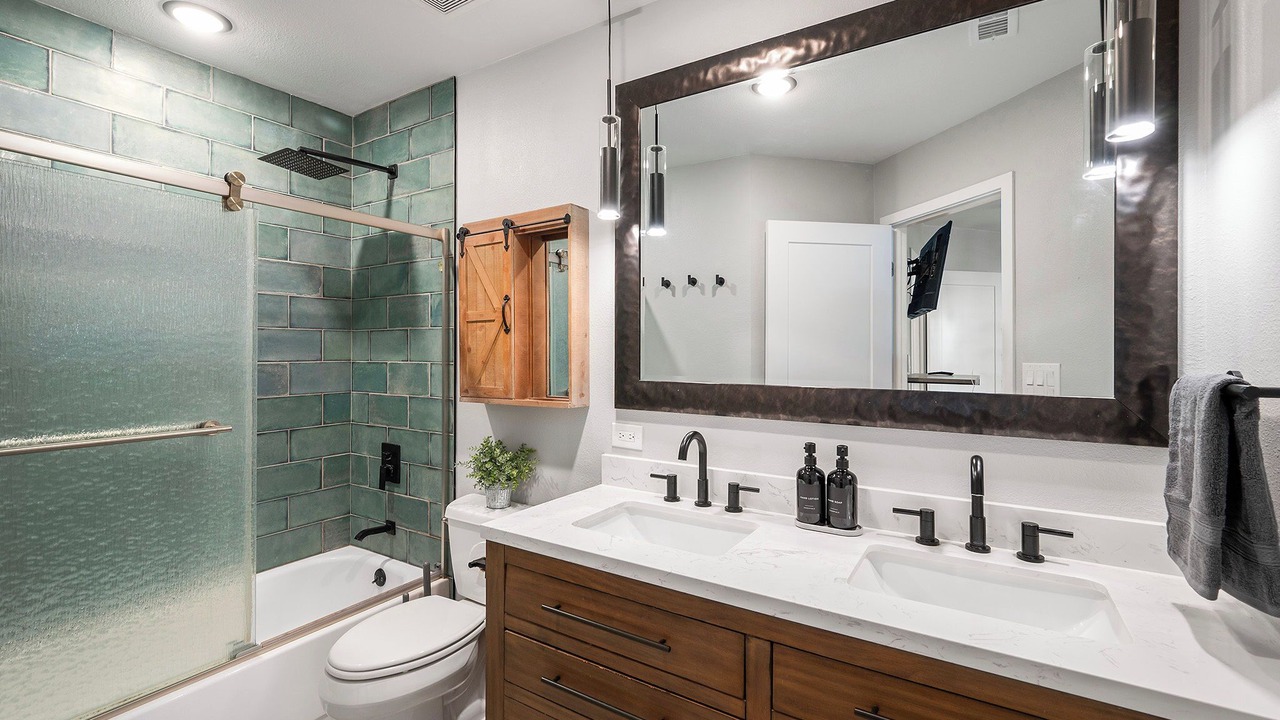 Photo of Bathroom in Edgewater