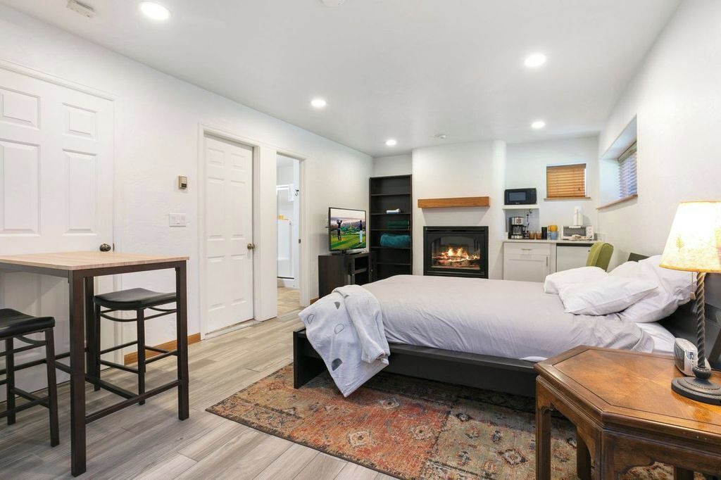 Photo of Livingroom in Edwards