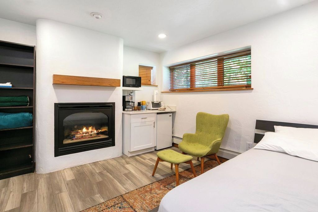 Photo of Livingroom in Edwards