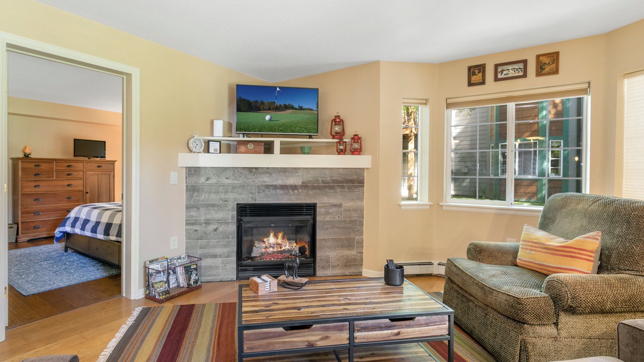 Photo of Livingroom in Edwards