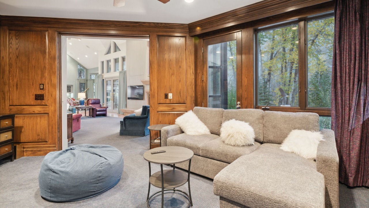 Photo of Livingroom in Avon