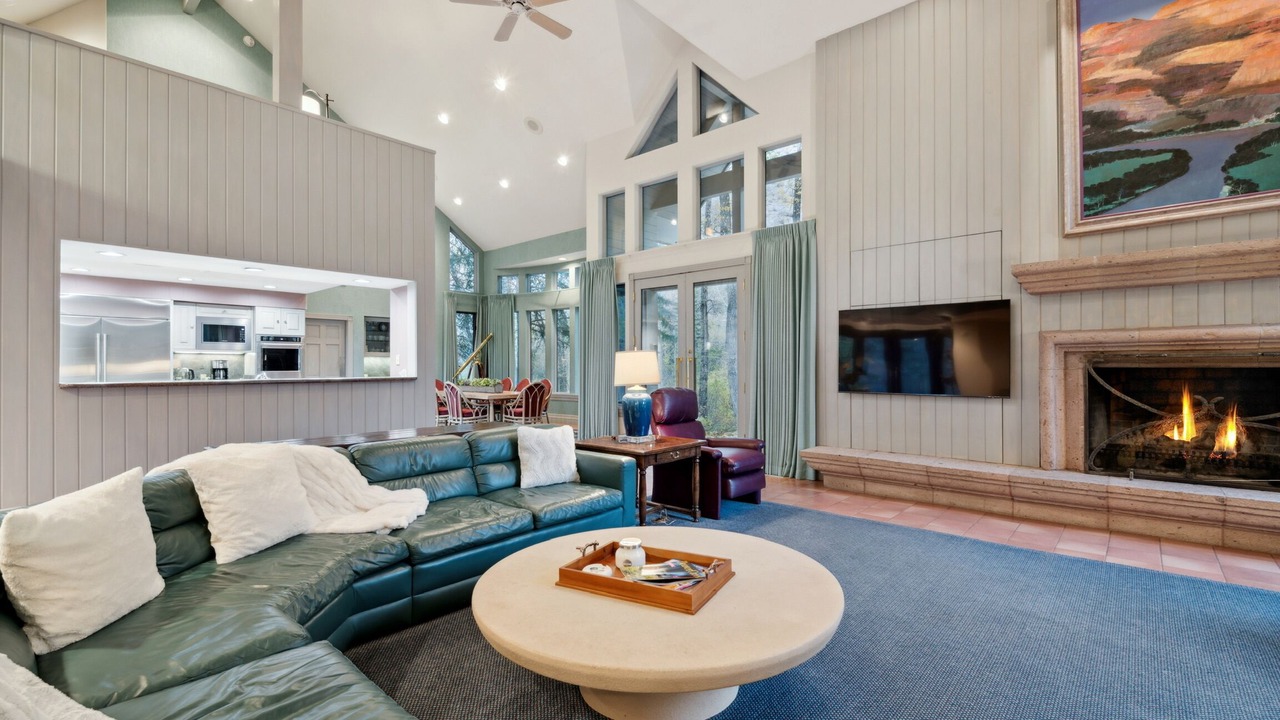 Photo of Livingroom in Avon