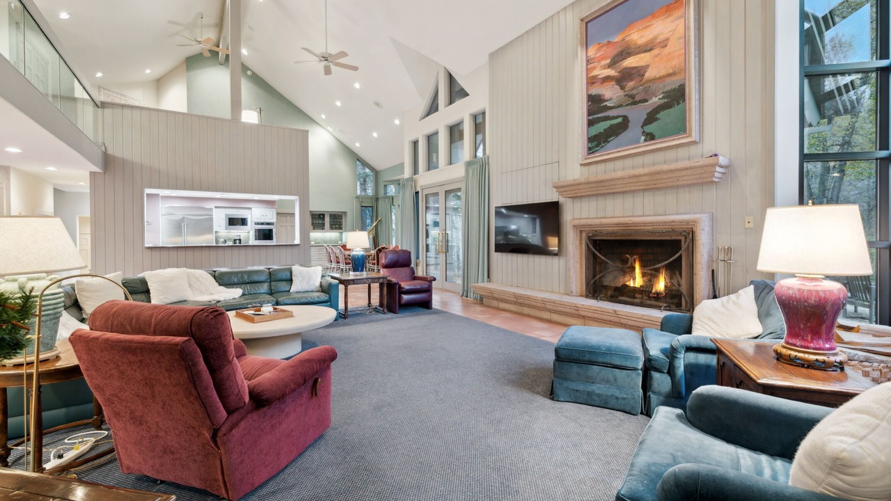 Photo of Livingroom in Avon