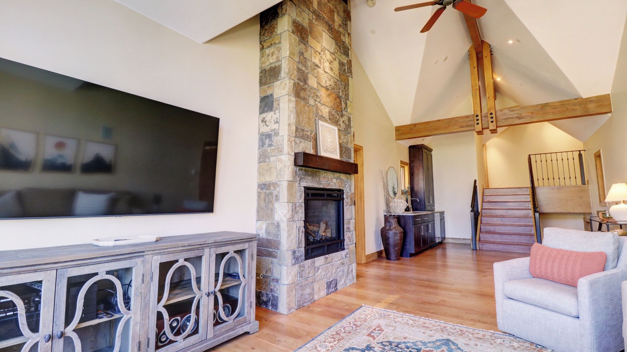 Photo of Livingroom in Three Peaks