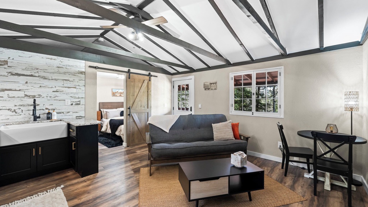 Photo of Livingroom in Divide