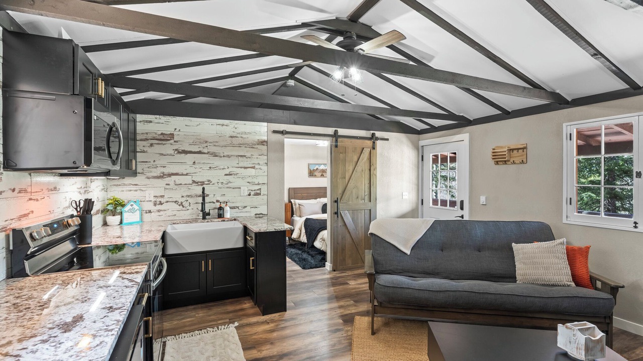 Photo of Livingroom in Divide