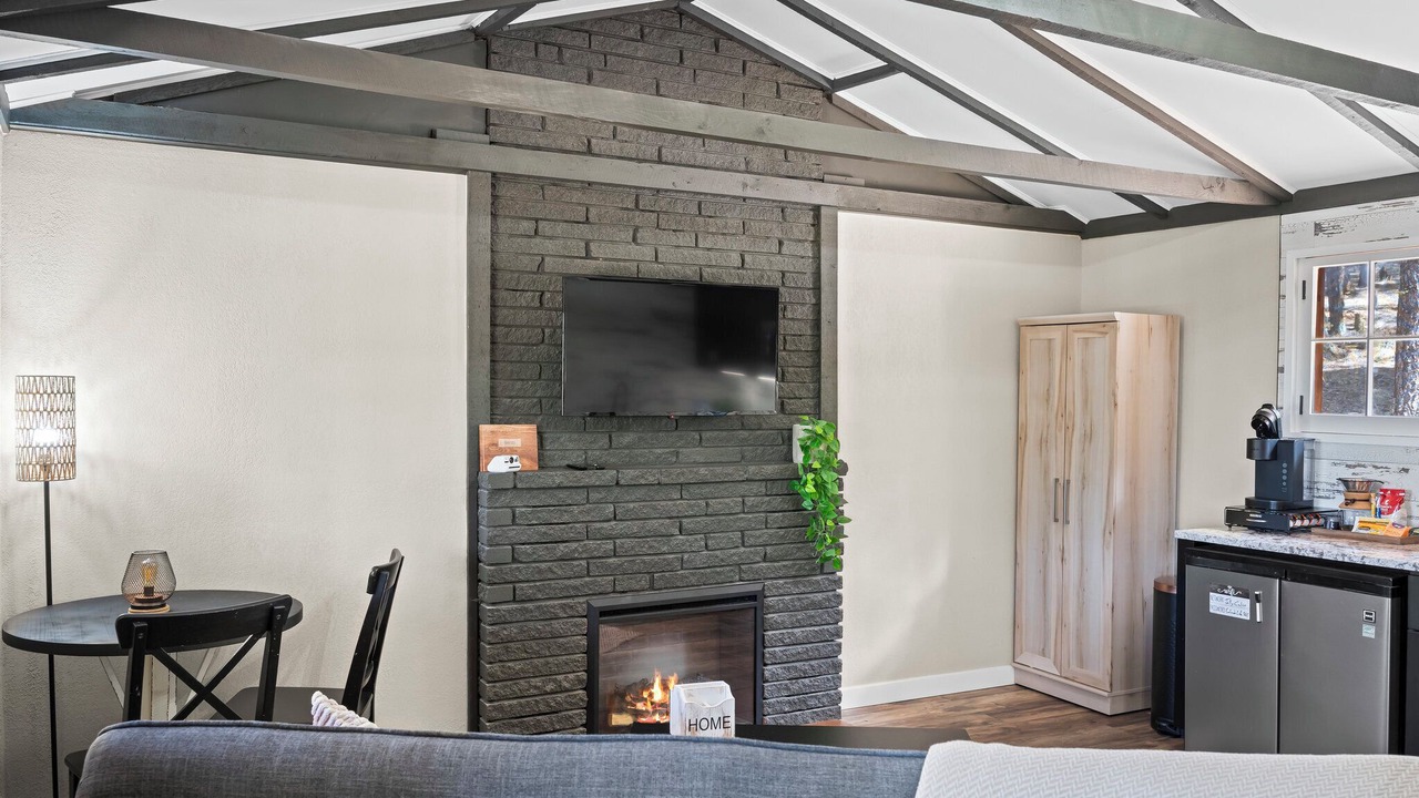 Photo of Livingroom in Divide