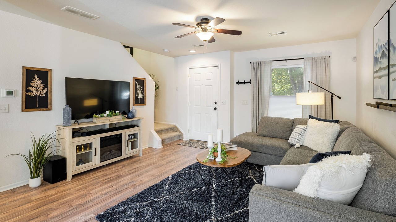 Photo of Livingroom in Northeast Park Hill
