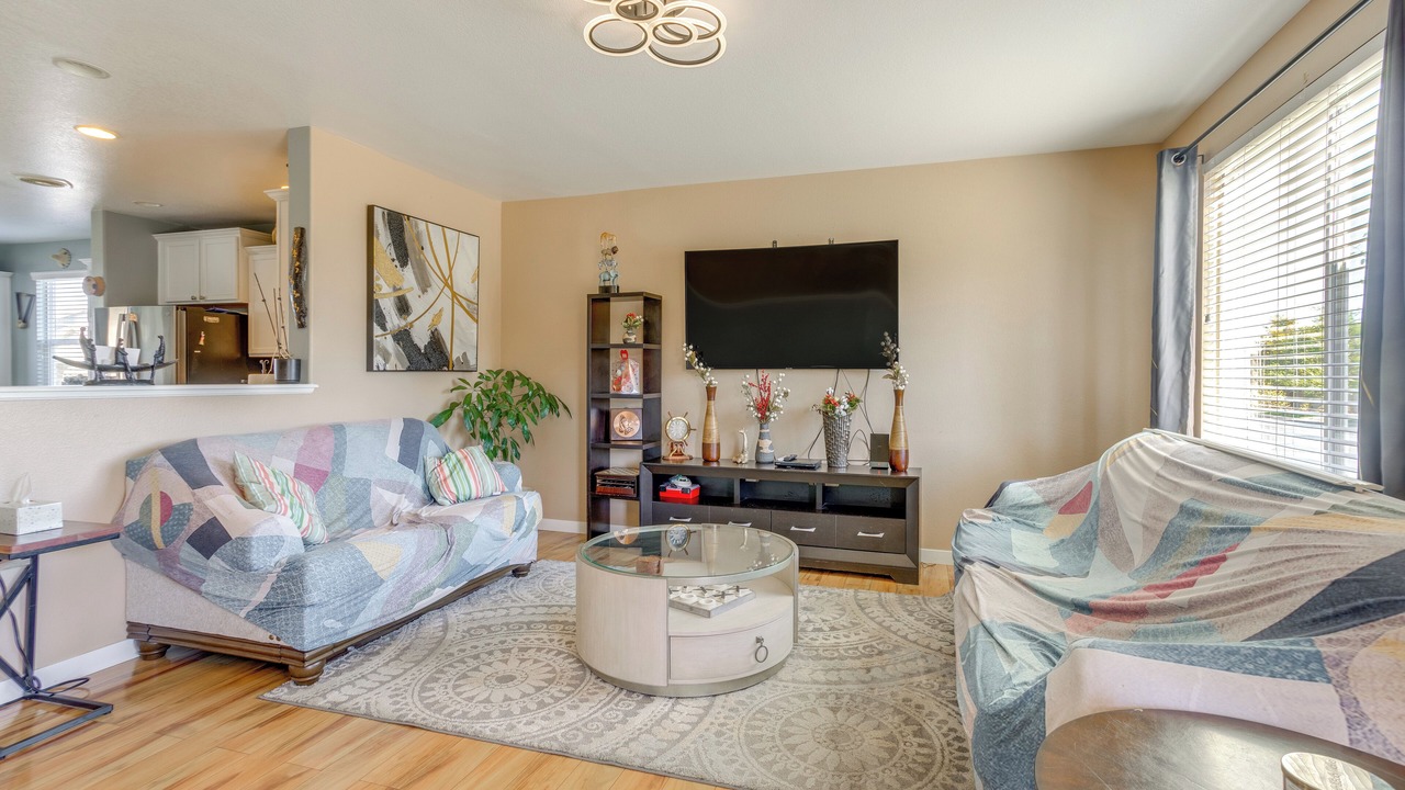 Photo of Livingroom in Dupont