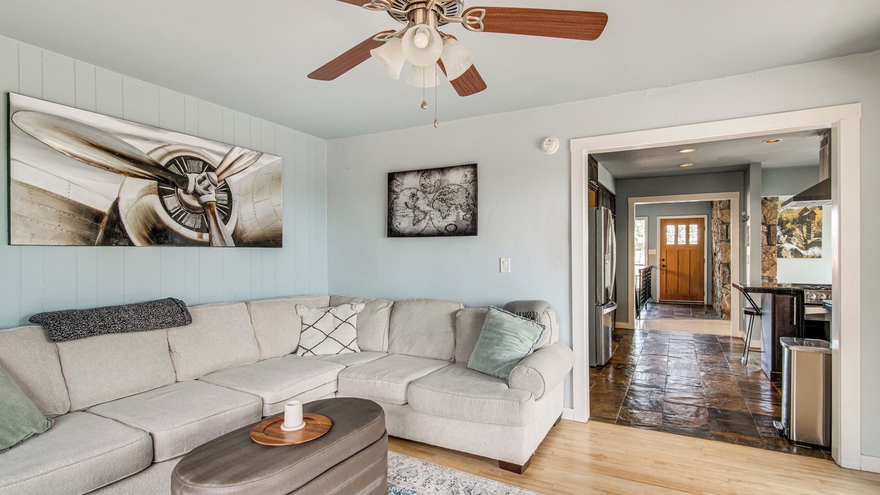 Photo of Livingroom in Skyway