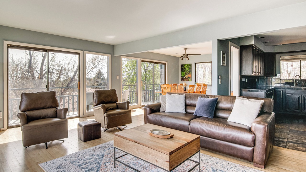 Photo of Livingroom in Skyway