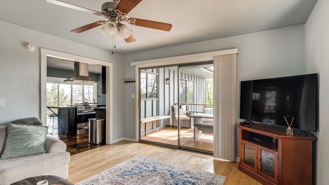 Photo of Livingroom in Skyway