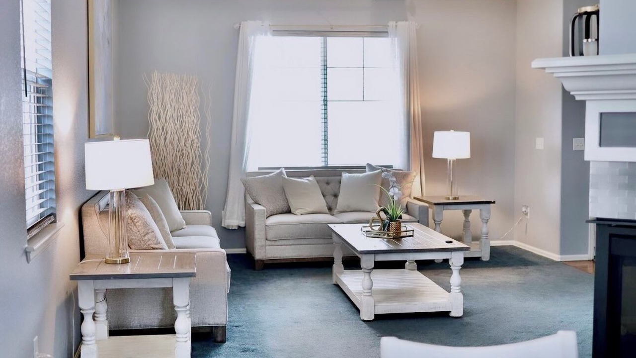 Photo of Livingroom in Aurora