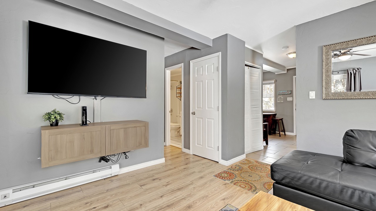 Photo of Livingroom in Warrior's Mark West