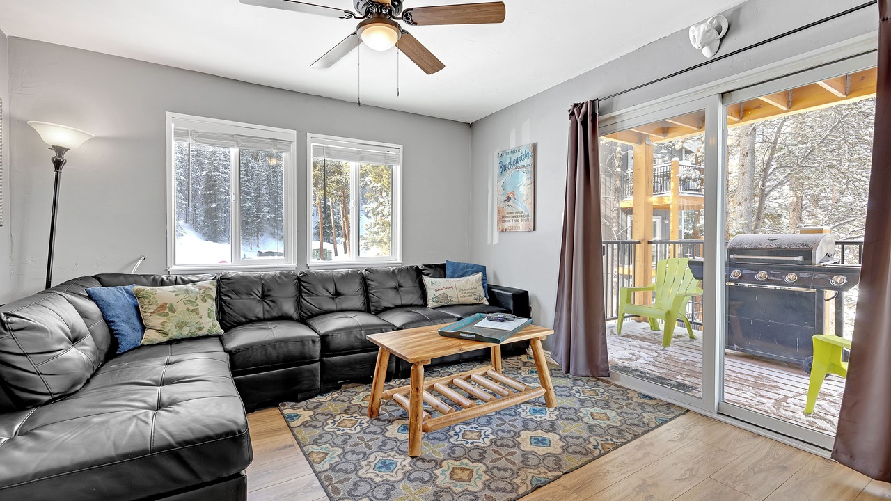 Photo of Livingroom in Warrior's Mark West