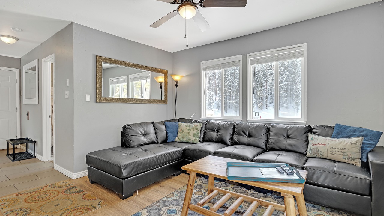 Photo of Livingroom in Warrior's Mark West
