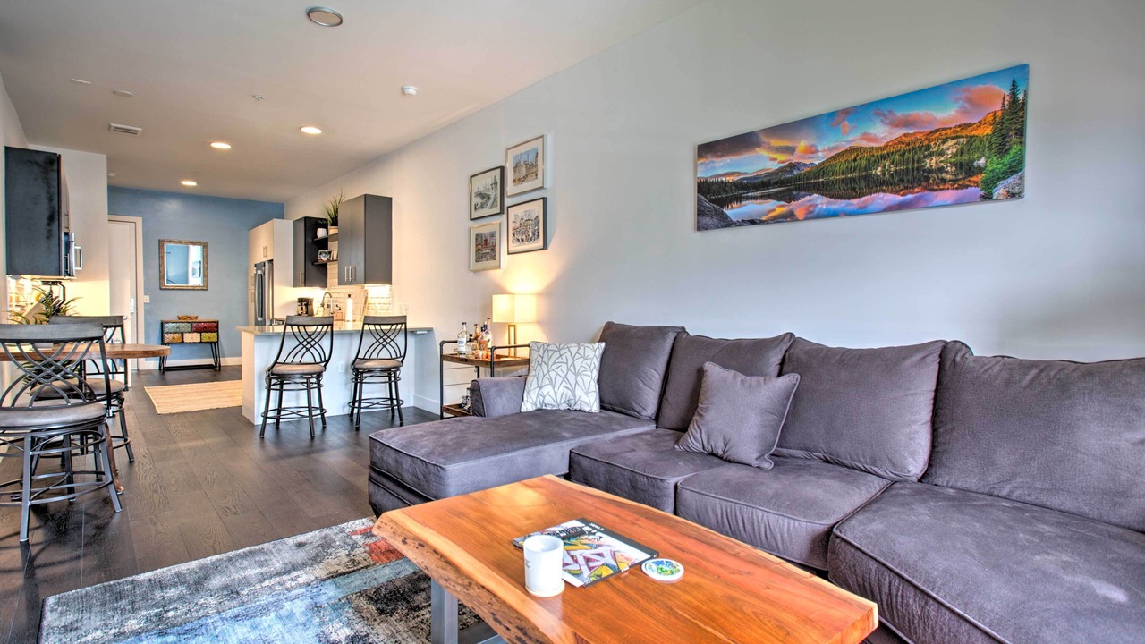 Photo of Livingroom in Curtis Park