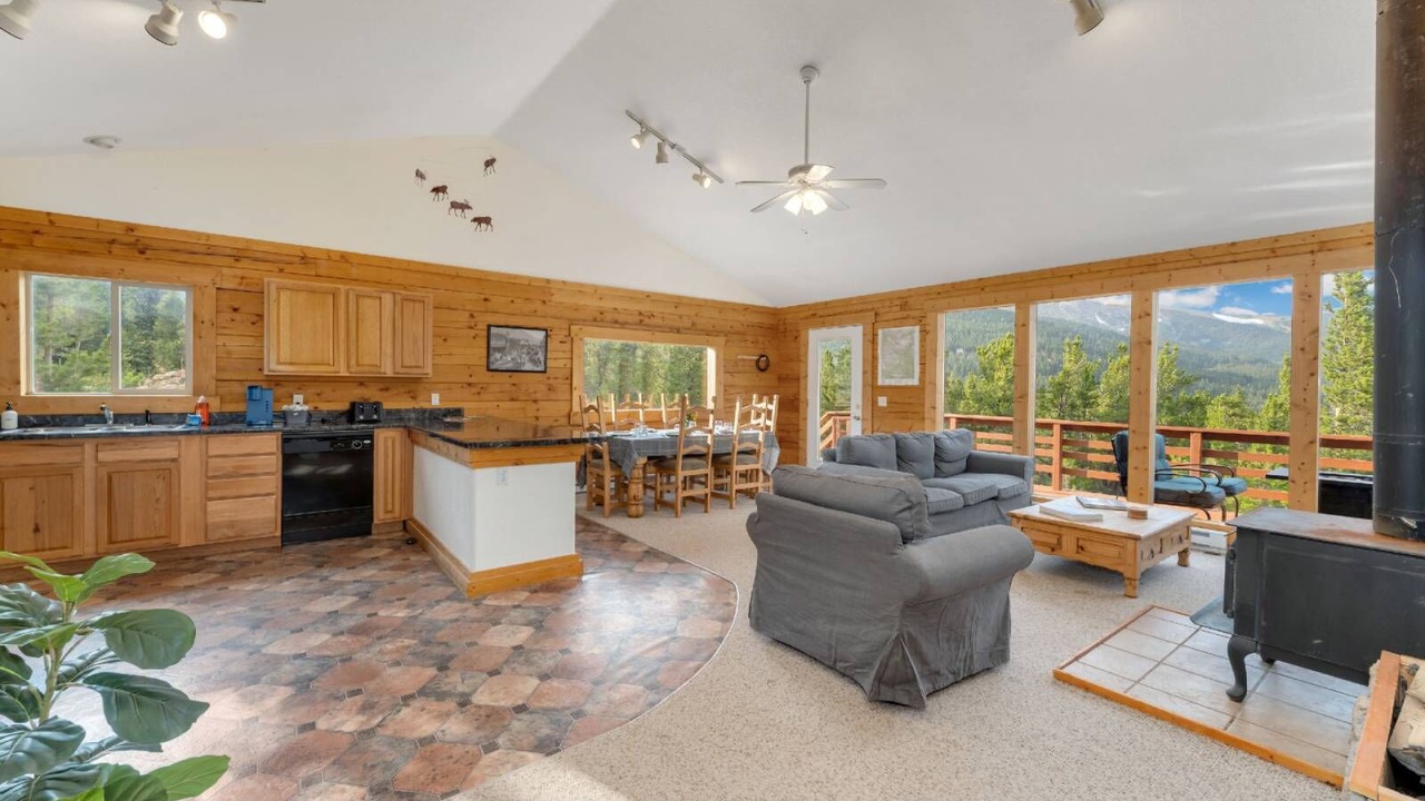 Photo of Livingroom in Saint Mary's