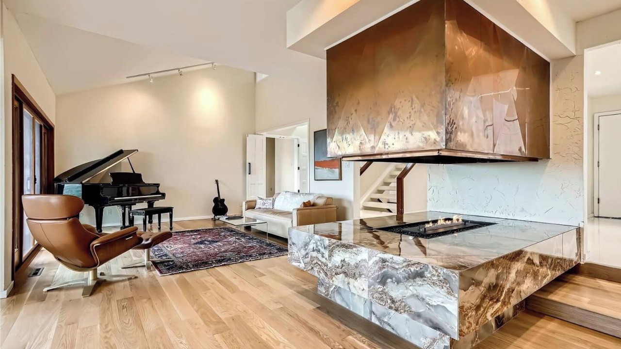 Photo of Livingroom in Wonderland Hills