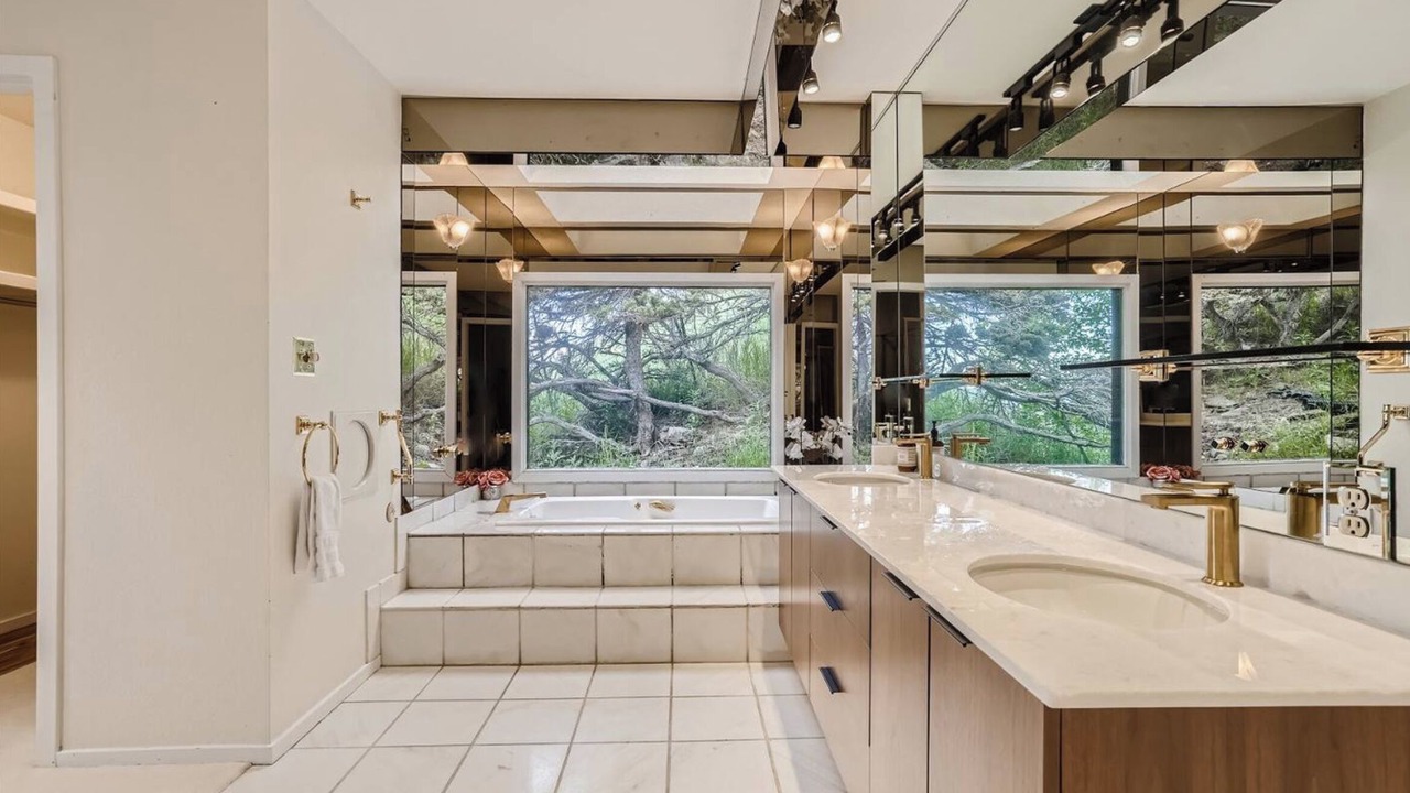 Photo of Bathroom in Wonderland Hills