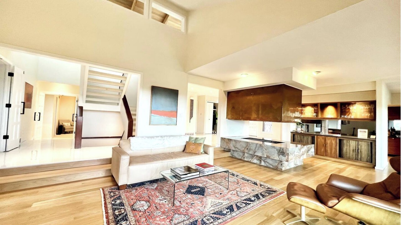 Photo of Livingroom in Wonderland Hills