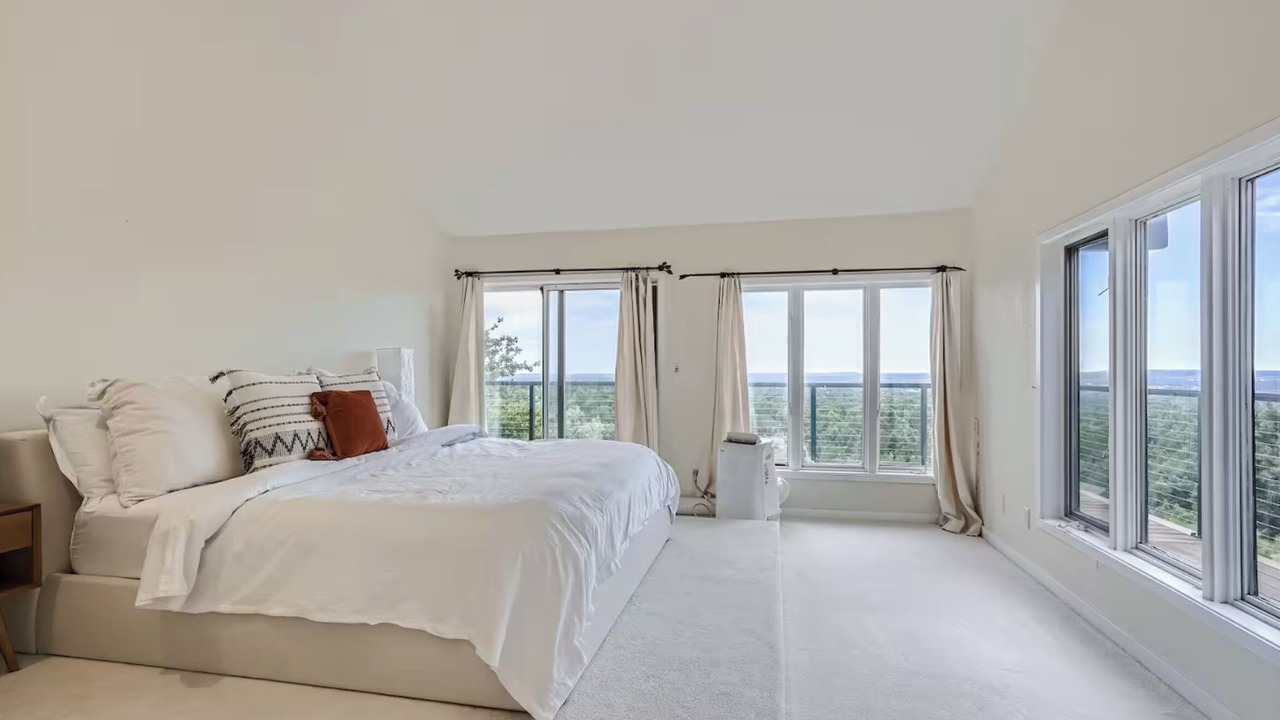 Photo of Bedroom in Wonderland Hills