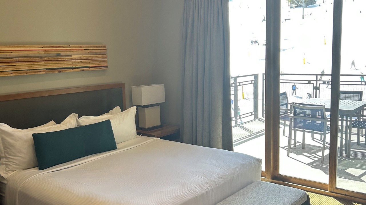 Photo of Bedroom in Peak 8