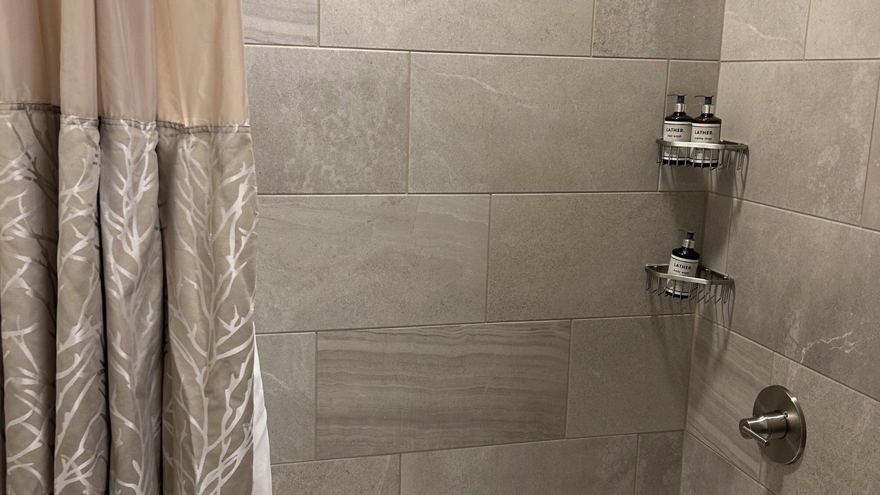 Photo of Bathroom in Peak 8