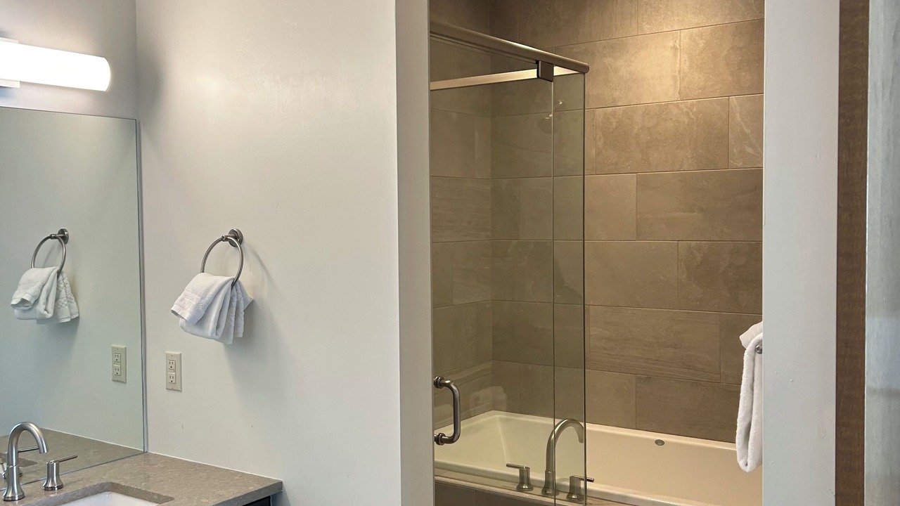 Photo of Bathroom in Peak 8