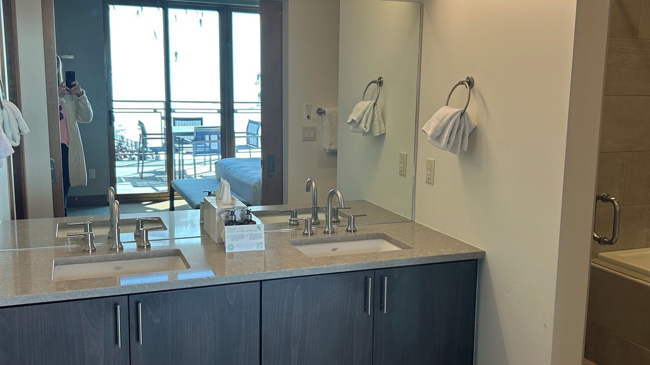 Photo of Bathroom in Peak 8
