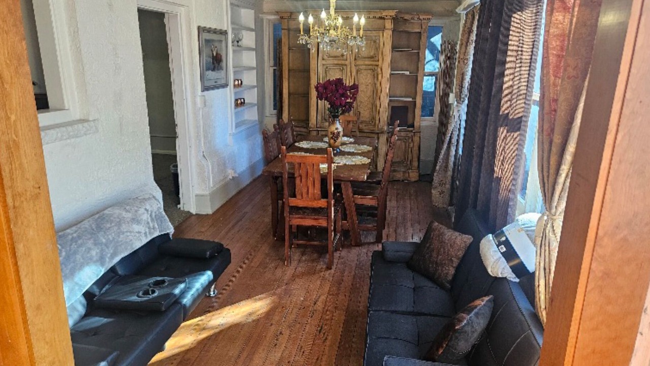 Photo of Livingroom in Baker