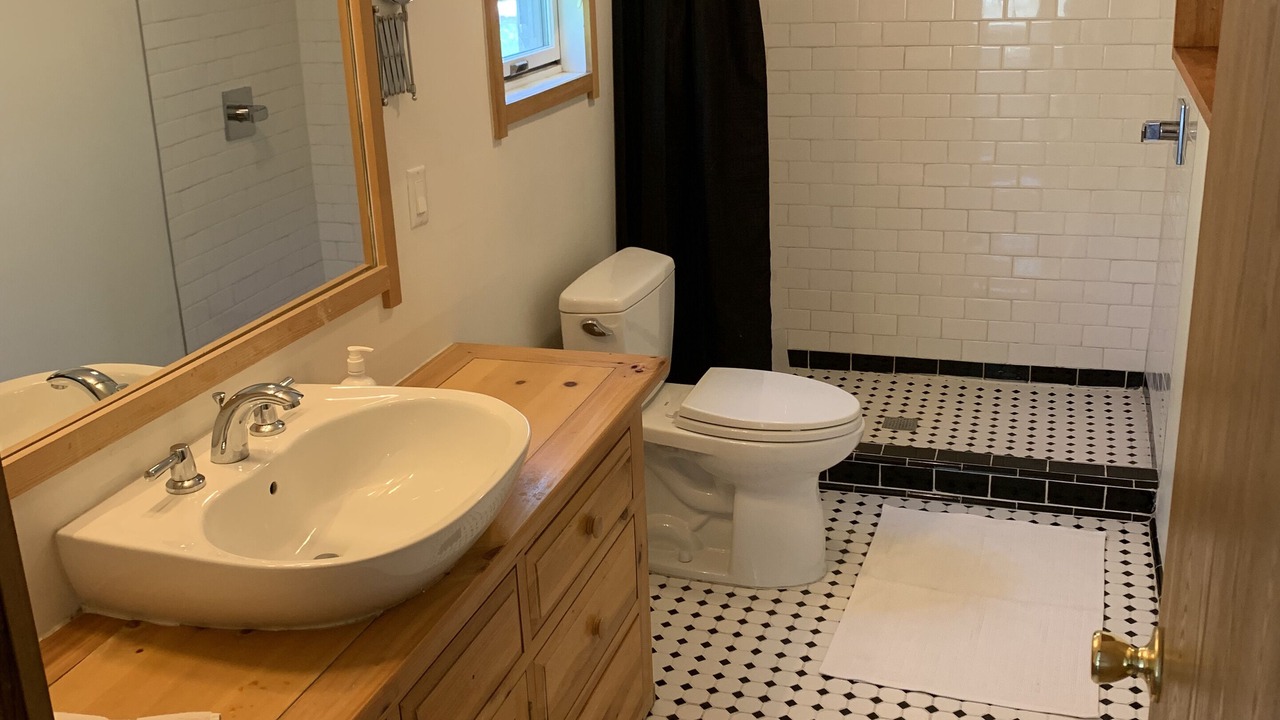 Photo of Bathroom in Idlewild Estates