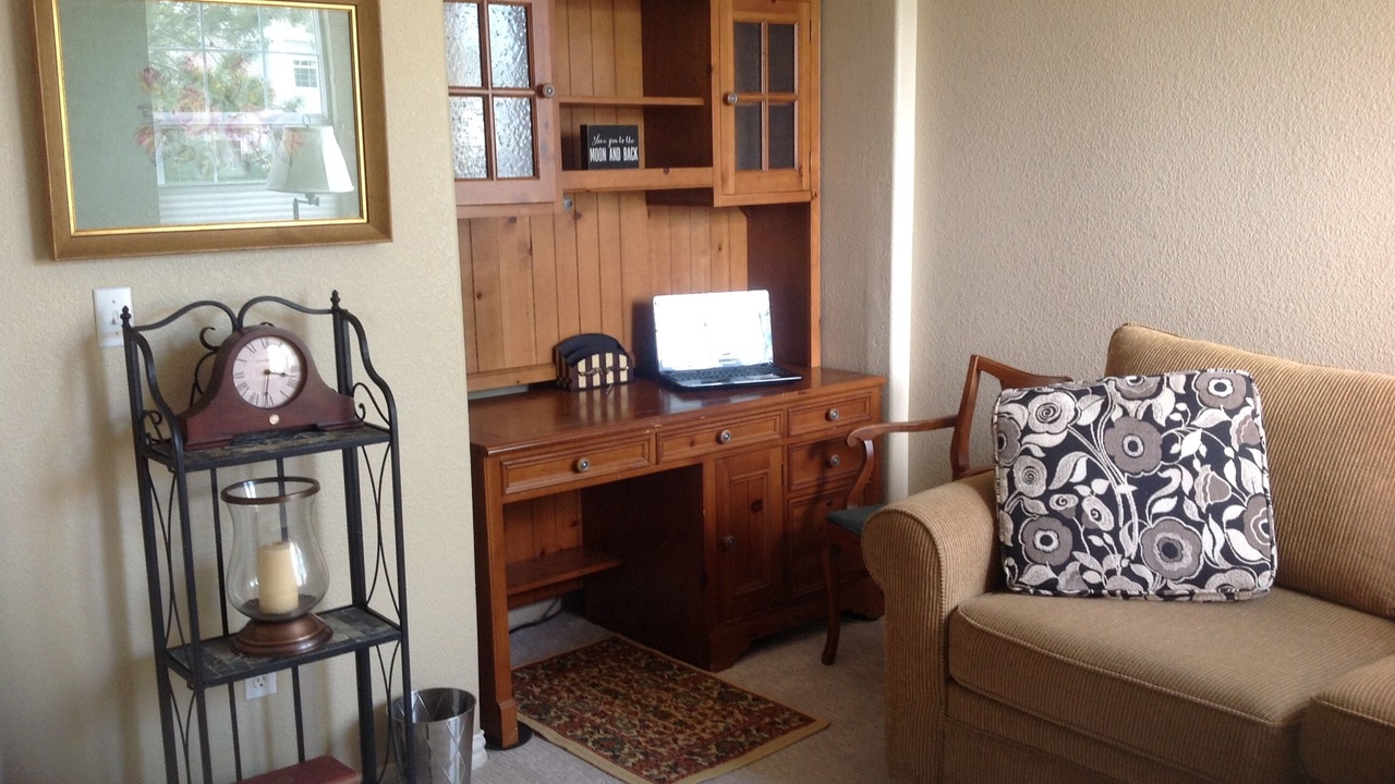 Photo of Livingroom in Lowry Field