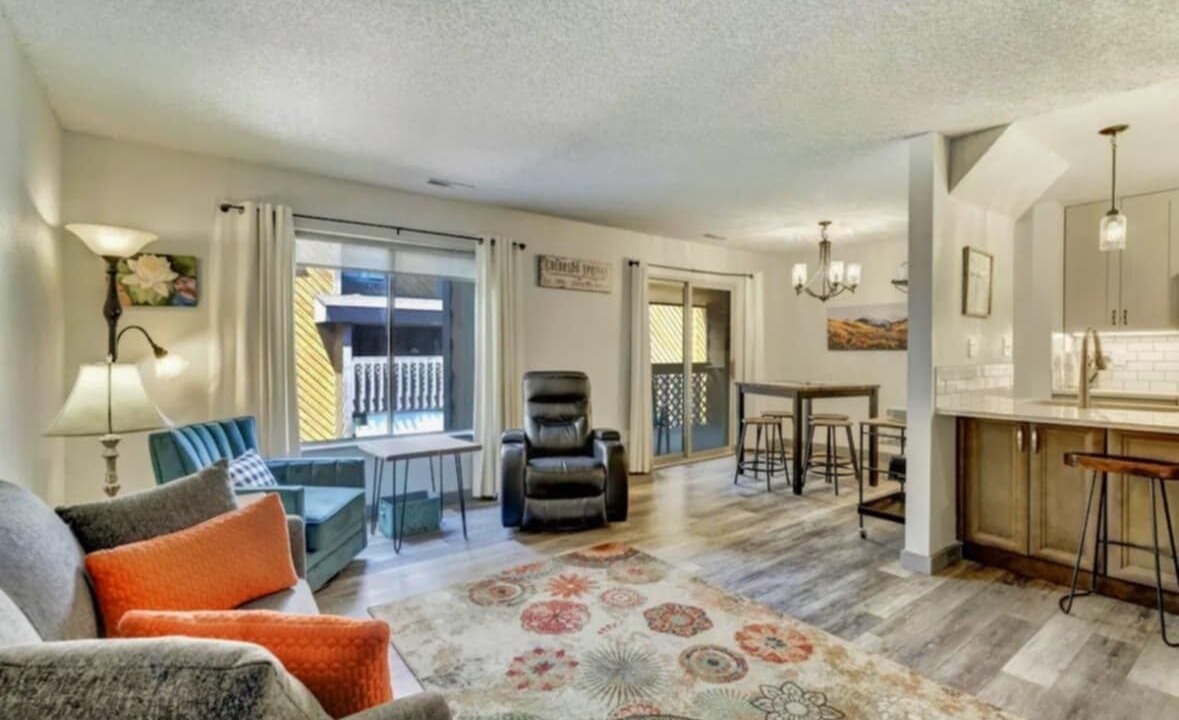 Photo of Livingroom in Skyway