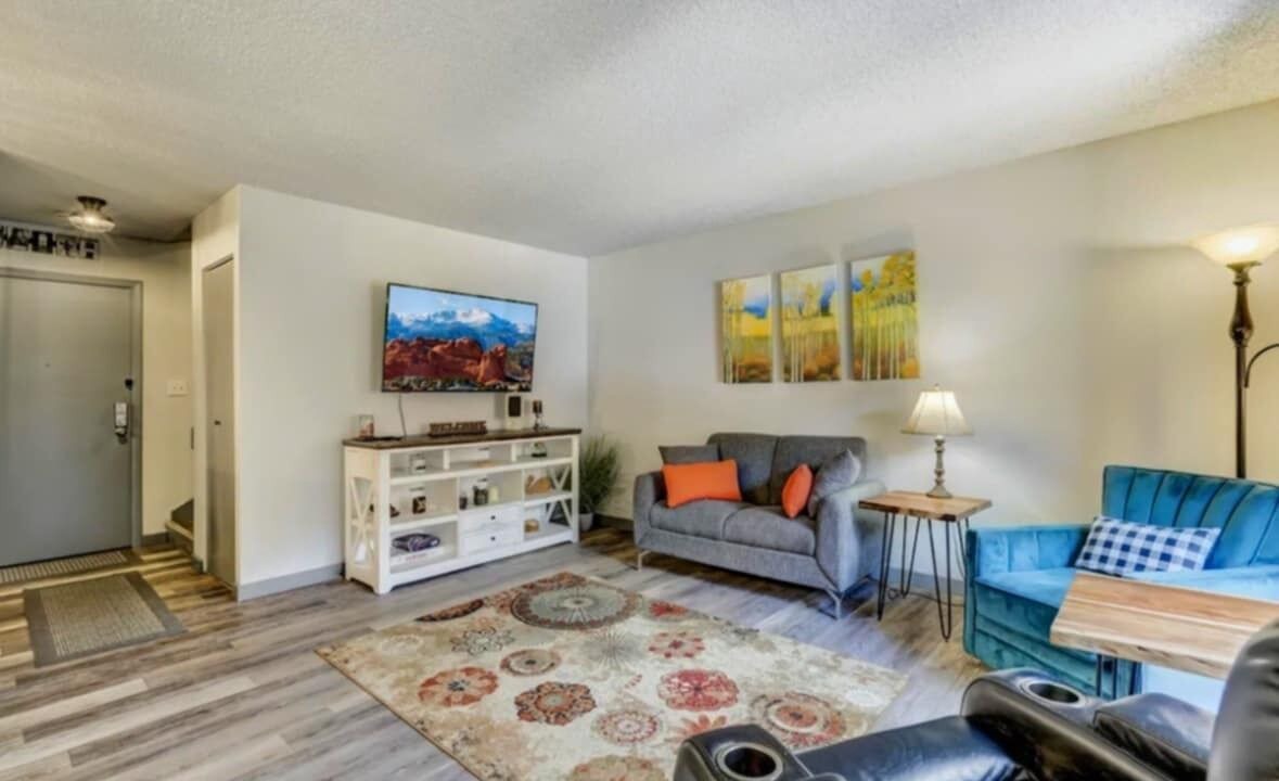 Photo of Livingroom in Skyway