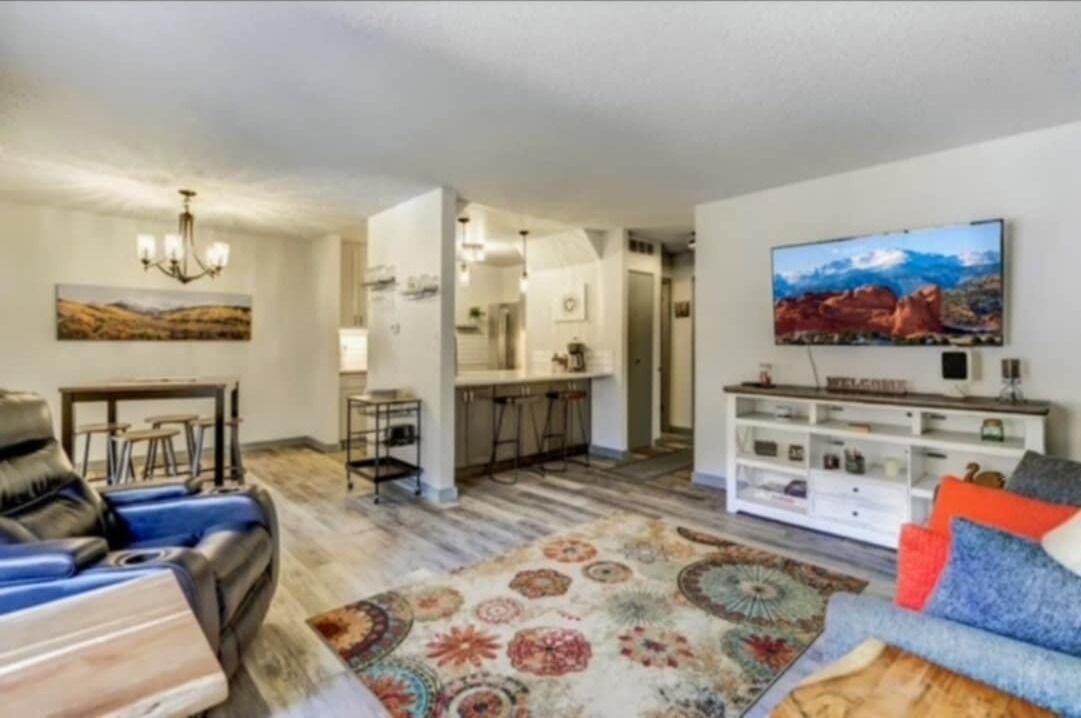 Photo of Livingroom in Skyway