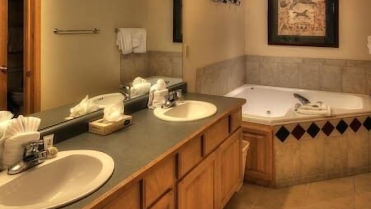 Photo of Bathroom in Four O'Clock