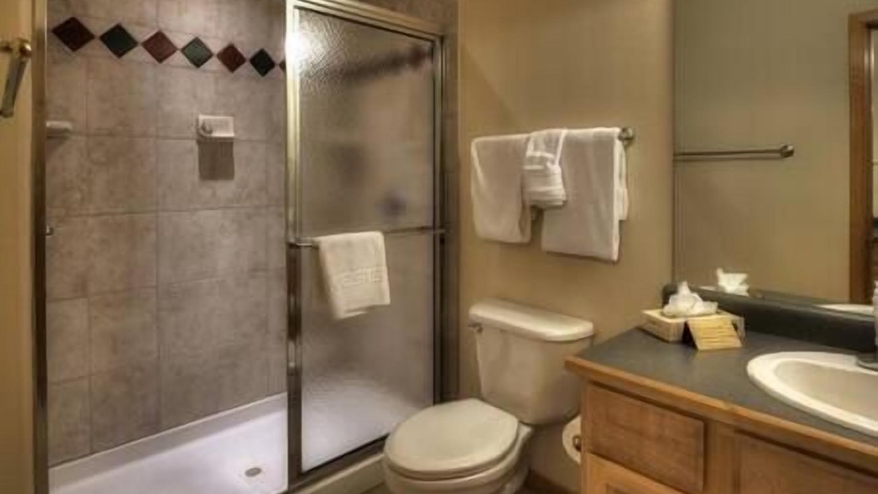Photo of Bathroom in Four O'Clock