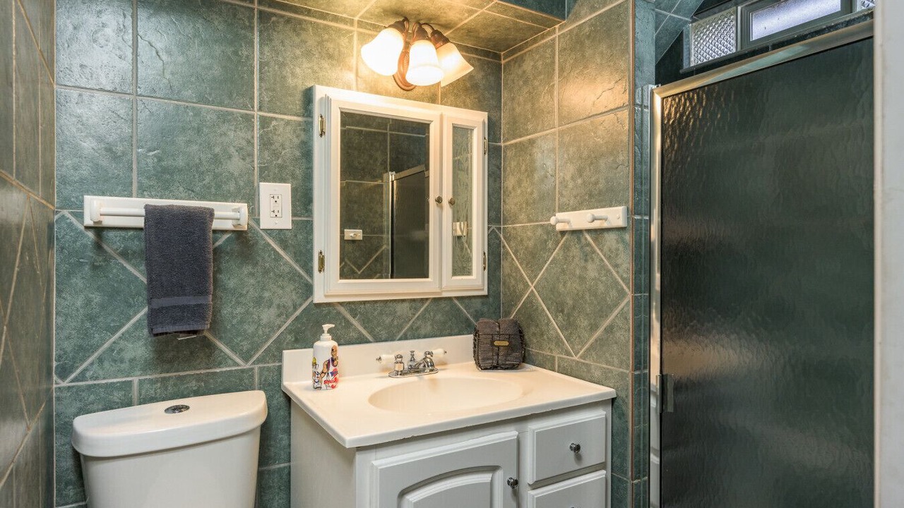 Photo of Bathroom in Dupont