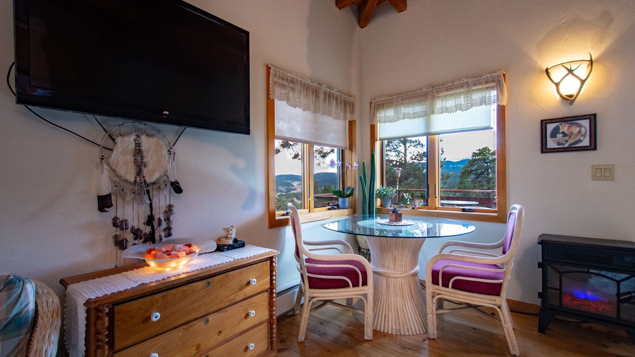 Photo of Kitchen in Evergreen Meadows
