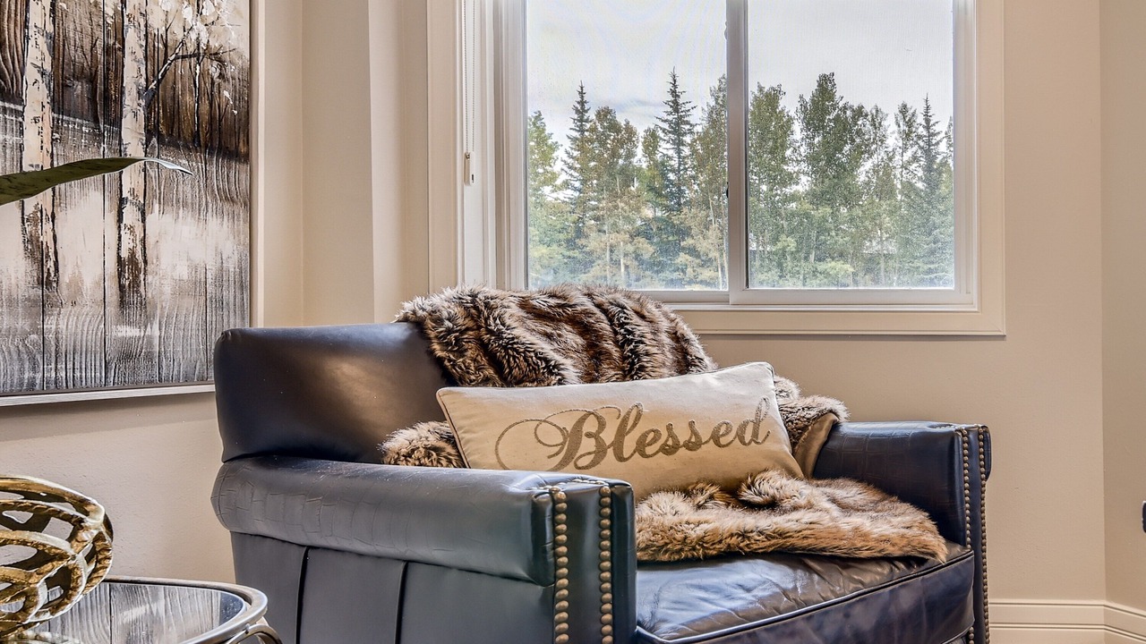 Photo of Livingroom in Peak 9