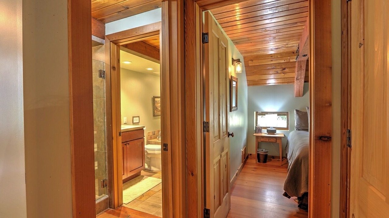 Photo of Bedroom in Redstone